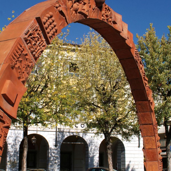Castellamonte - l'Arco di Pomodoro